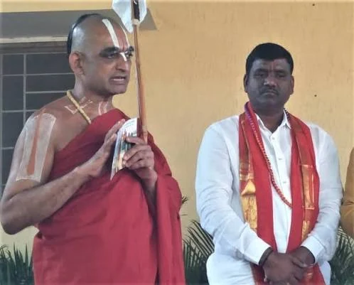 Gouri Satish with a religious leader at a community event